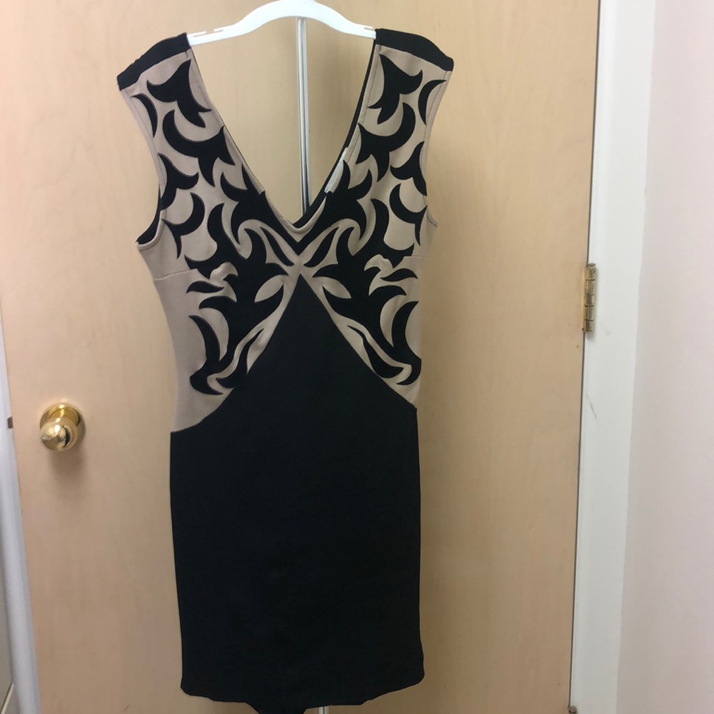 Nice sleeveless dress for any occasion.